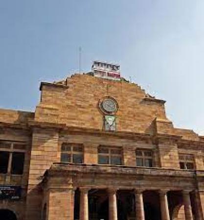 Parking Woes at Railway Station Aggravate Passenger Inconveniene